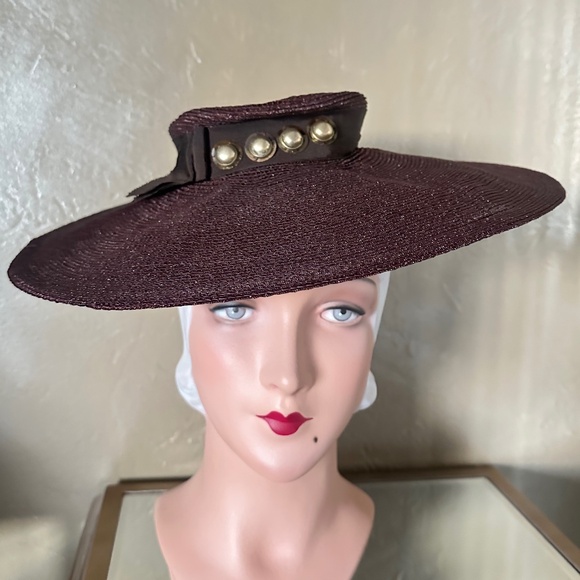 SUPERB 1940s' BROWN STRAW TILT WIDE BRIM HAT WITH METAL STUDS